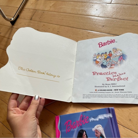 Vintage Barbie Paperback Little Golden Books 1990’s + The Lucky Skates HC - Picture 5 of 11